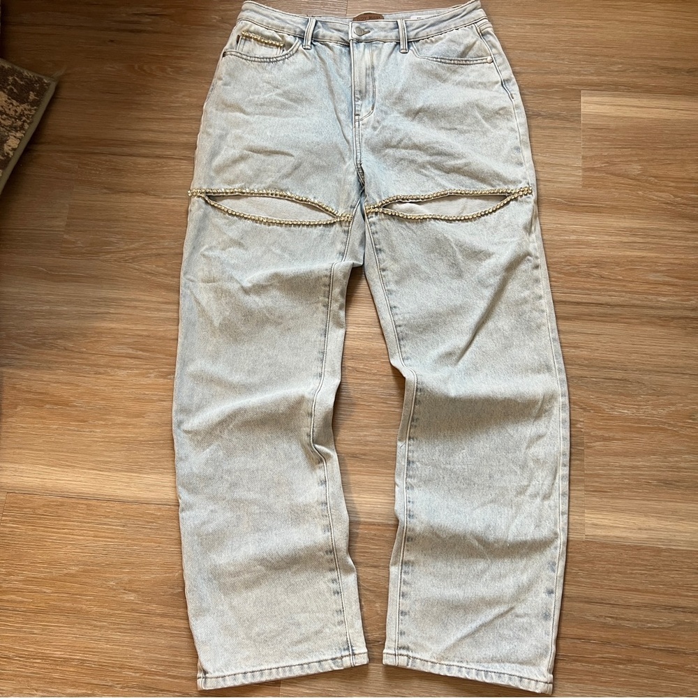 Judy Blue Straight Fit 13/31 Rhinestone
Cutout Jeans light wash high rise
